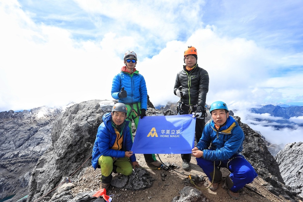 大洋洲最高峰查亞峰4884米